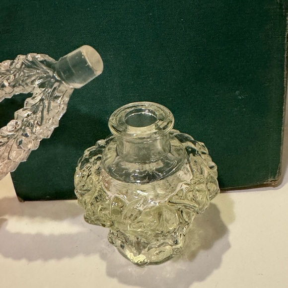 Vintage Pressed Clear Glass Flower Themed Perfume Bottle - Picture 7 of 9